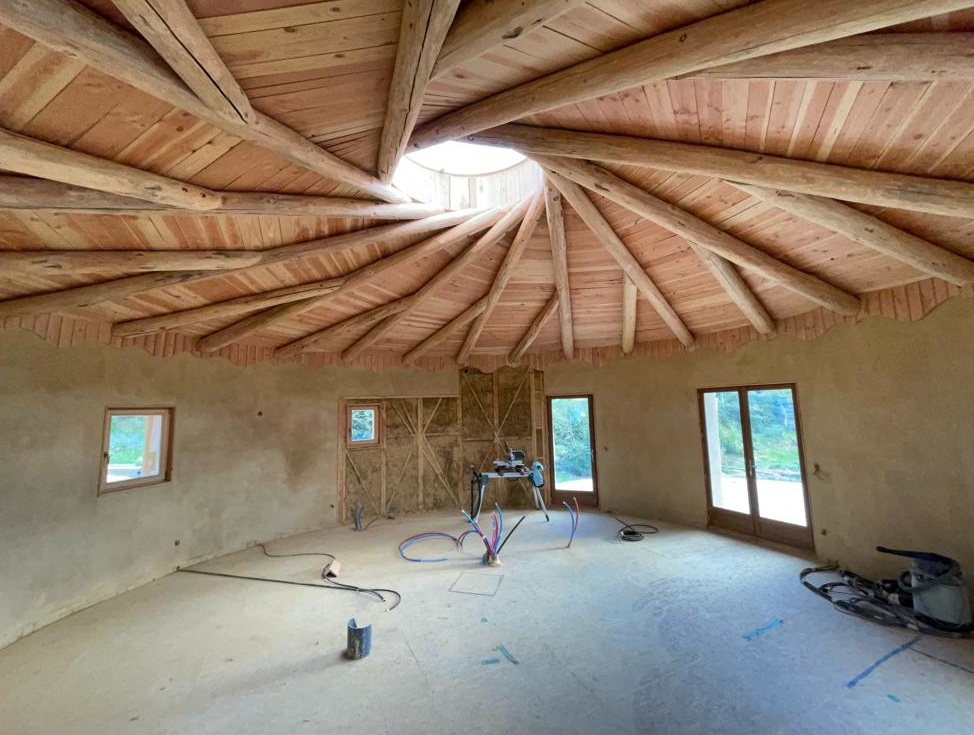 Yourte en dur terre paille